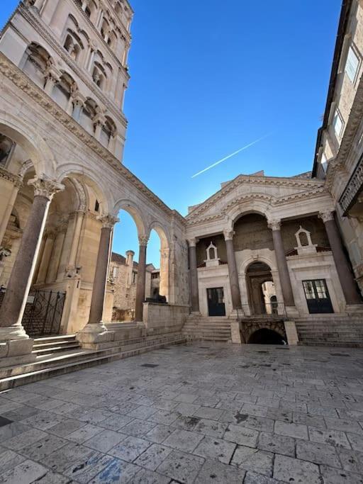 Largo Apartment In The Heart Of Diocletian Palace سبليت المظهر الخارجي الصورة